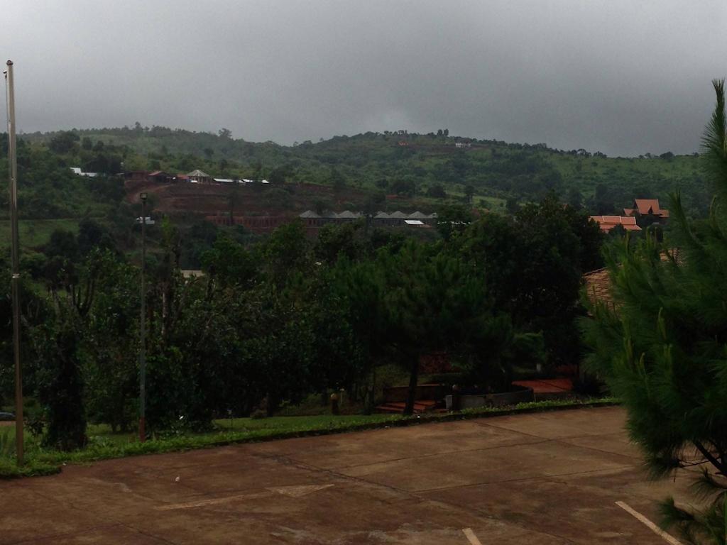 Mondulkiri Hotel Сенмонором Экстерьер фото